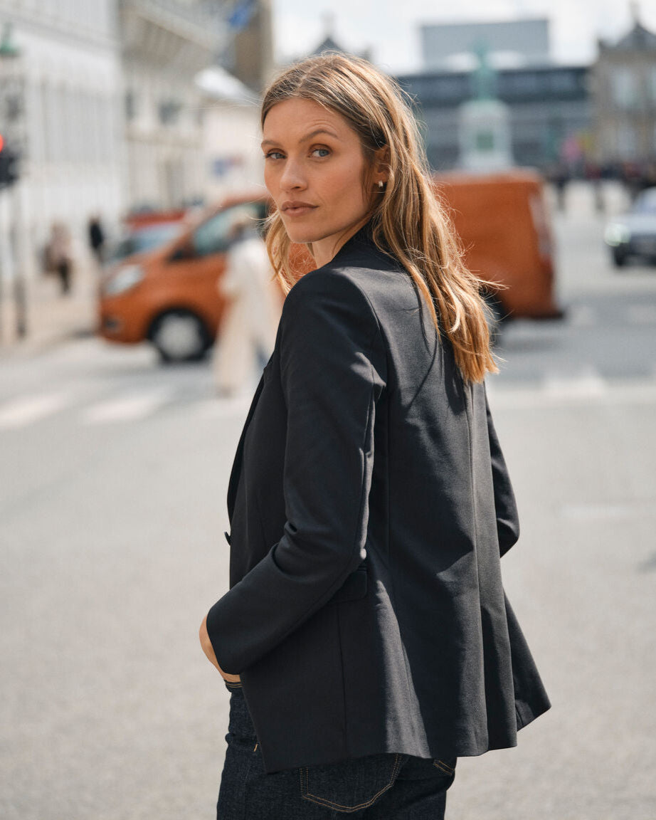 Modelshot / Black / Detail